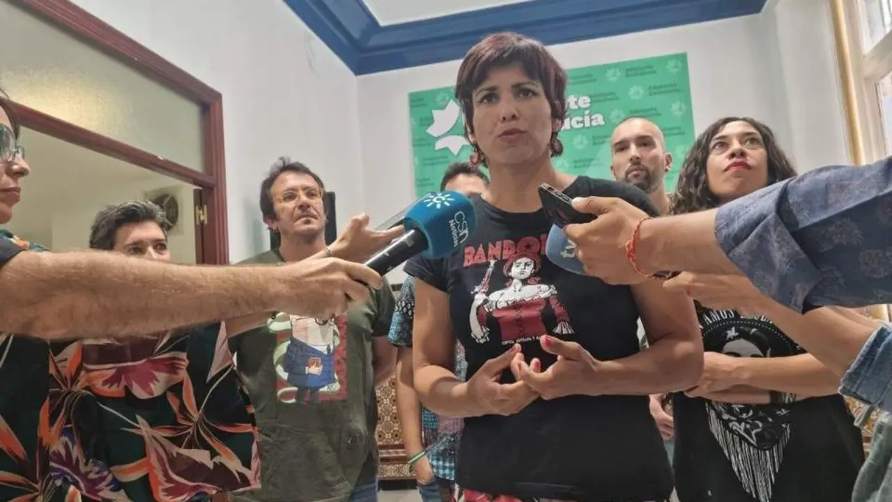 Teresa Rodr&iacute;guez ante los medios - EP