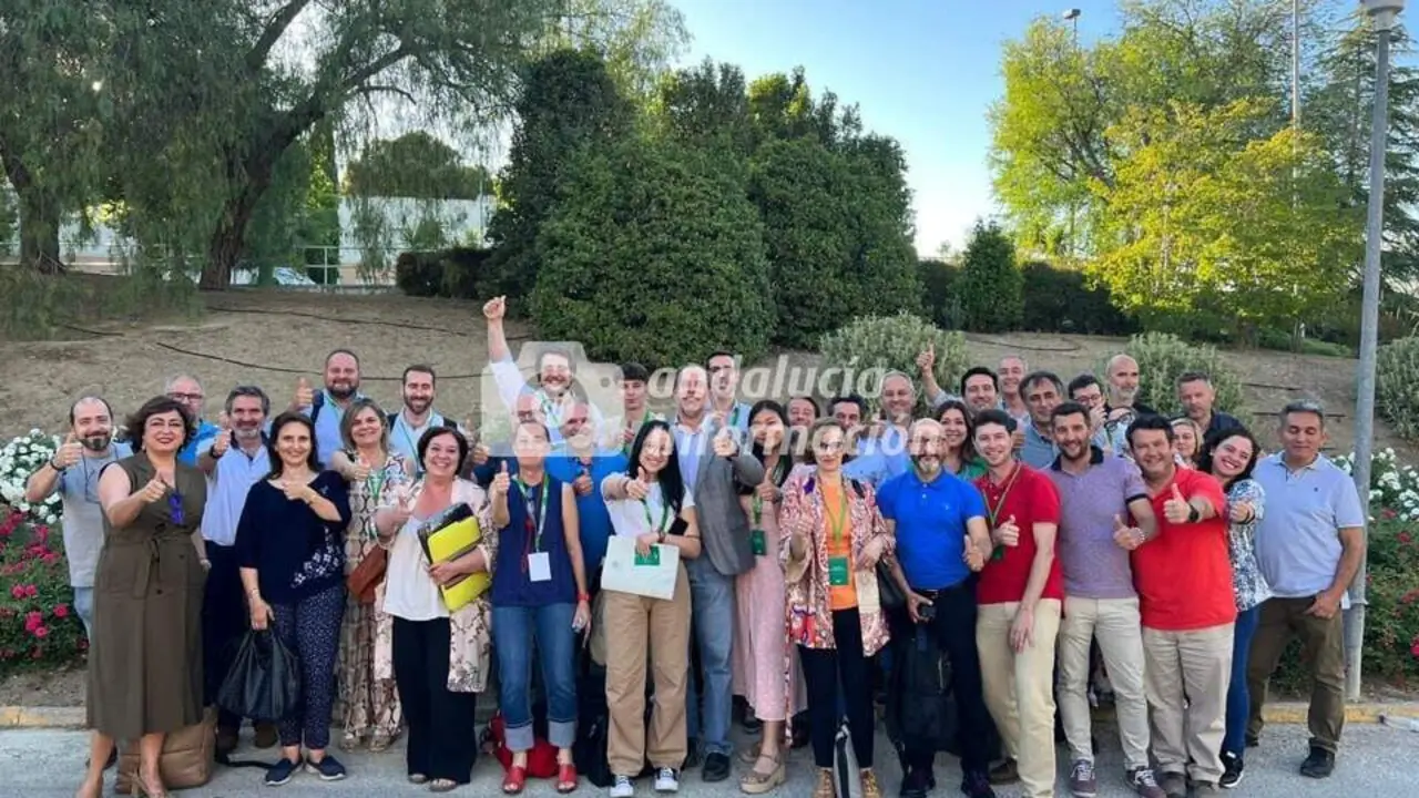 Nicol&aacute;s Ruiz con parte de su equipo de trabajo. - Viva Ja&eacute;n.