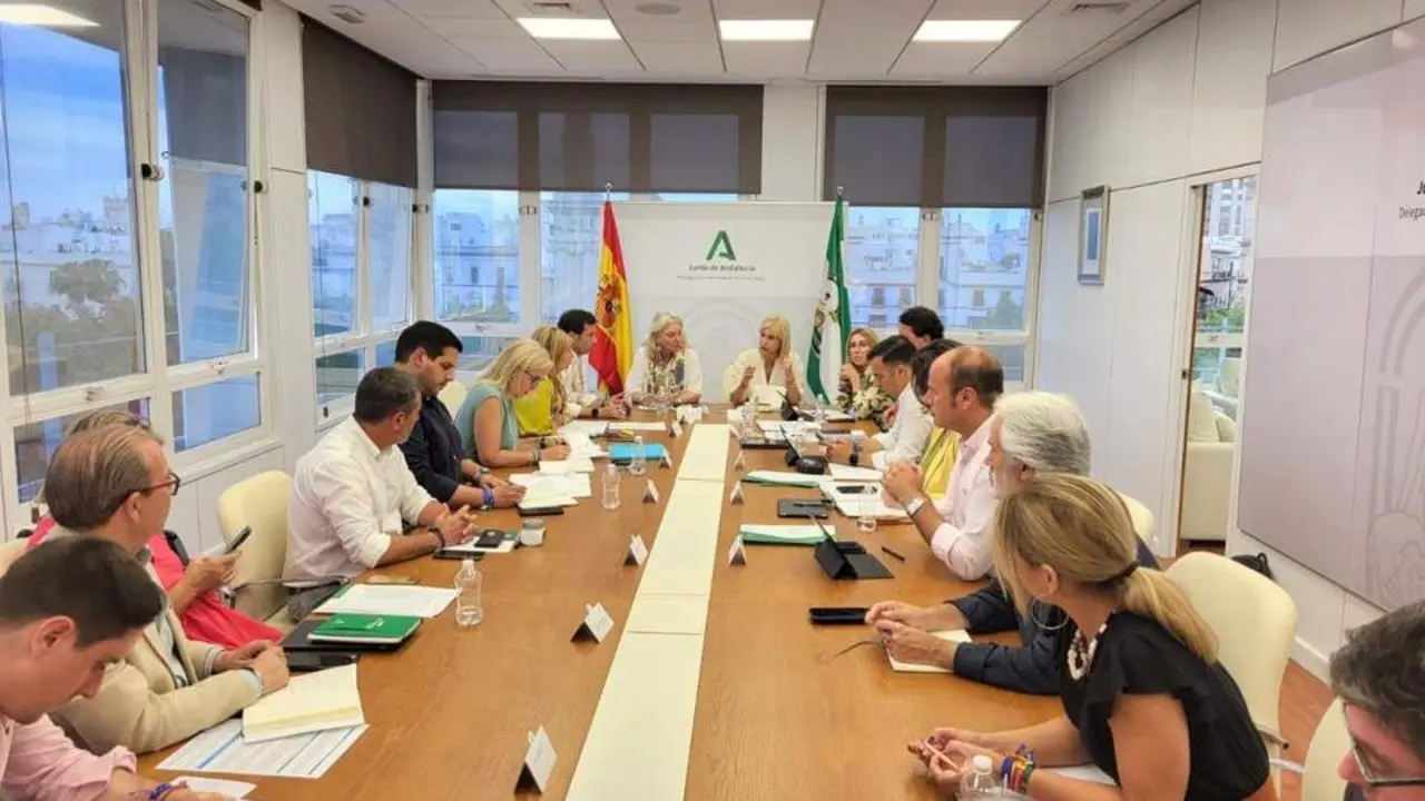Pelayo junto a Colombo en la reuni&oacute;n en la sede de la Junta - PP