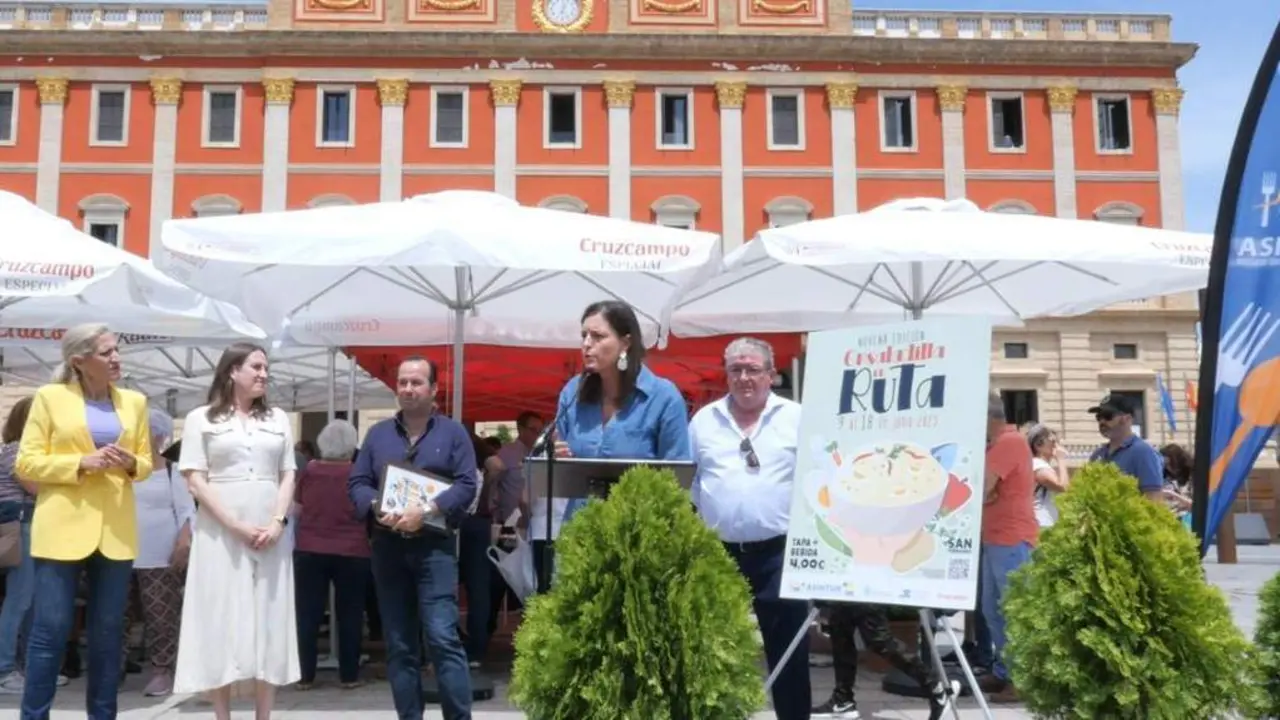 Patricia Cavada presentando la ruta junto a Juan L&oacute;pez - A.I.