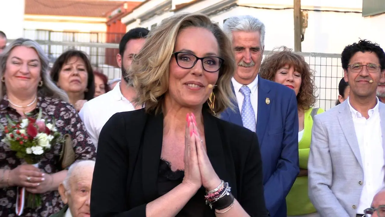 Roc&iacute;o Carrasco, emocionada en el homenaje a su padre, Pedro Carrasco