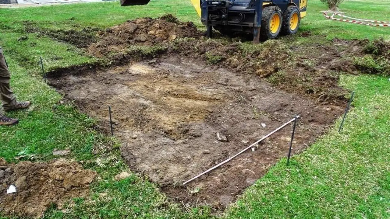 Trabajo en una fosa en el Cementerio de La Soledad. - VH