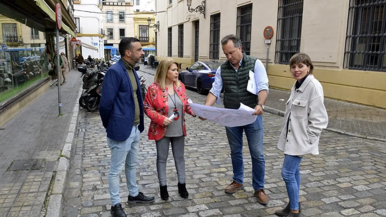 Mamen S&aacute;nchez, Jos&eacute; Antonio D&iacute;az y Laura &Aacute;lvarez, en la calle Veracruz - Andaluc&iacute;a Informaci&oacute;n