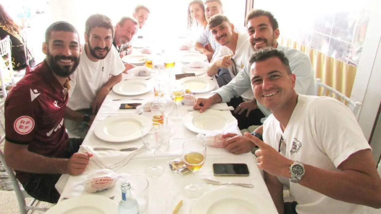 Mart&iacute; Cresp&iacute; y Airam Cabrera, en primer plano en el Restaurante Poma - Ra&uacute;l J. Bustillos