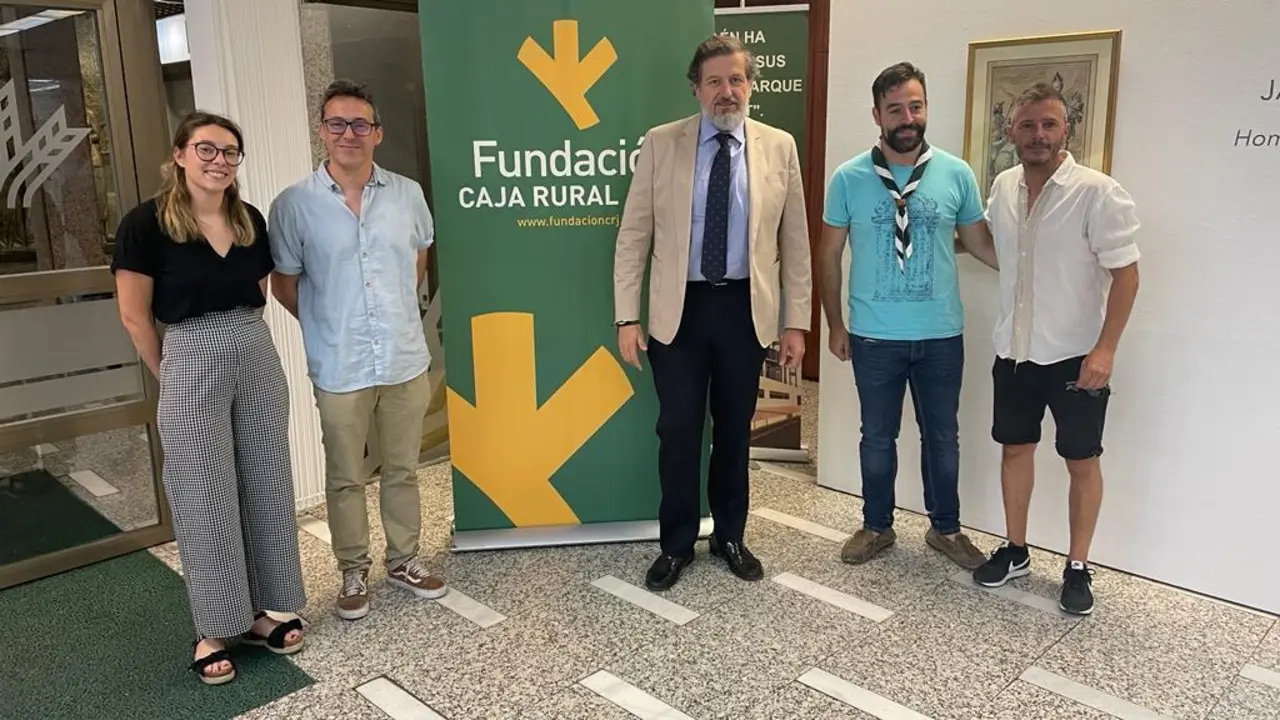 En el centro, Garc&iacute;a-Lomas, con los responsables de colectivos. - Viva Ja&eacute;n.