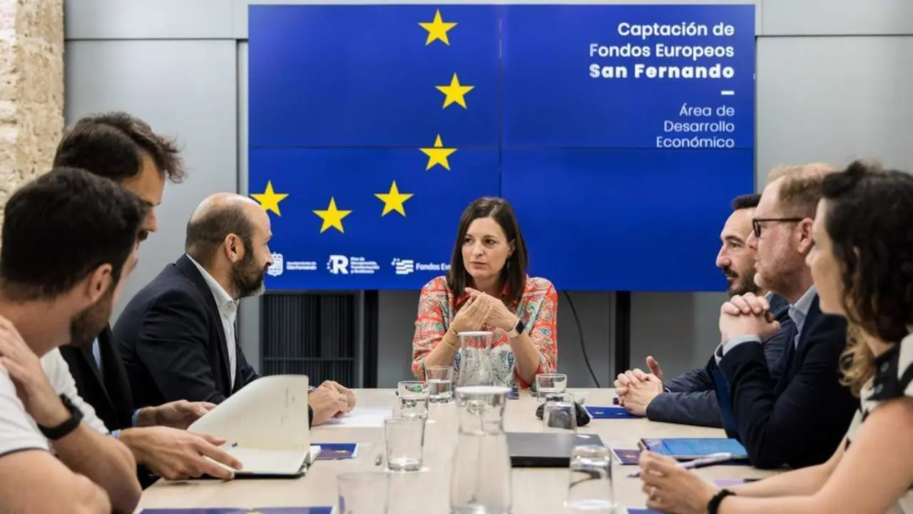 La primera reuni&oacute;n con el nuevo asesor. - A.I.