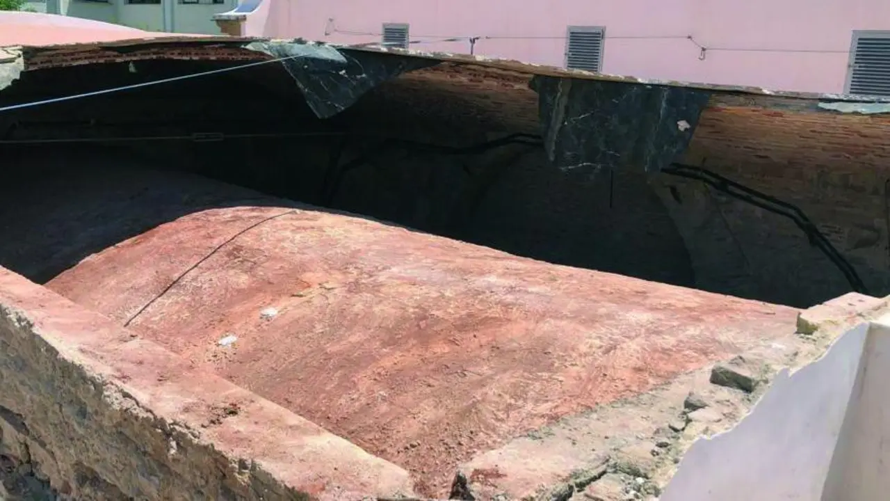 As&iacute; qued&oacute; la cubierta tras las obras de emergencia del Ayuntamiento.  - Viva