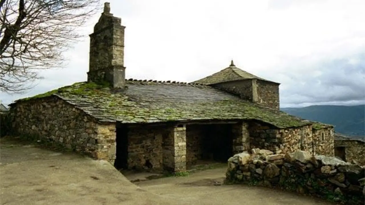 Iglesia en Granda de Salime. - Ayuntamiento