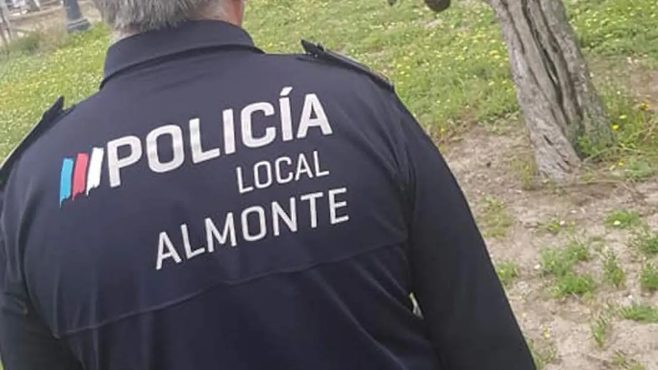Polic&iacute;a Local de Almonte. - VH