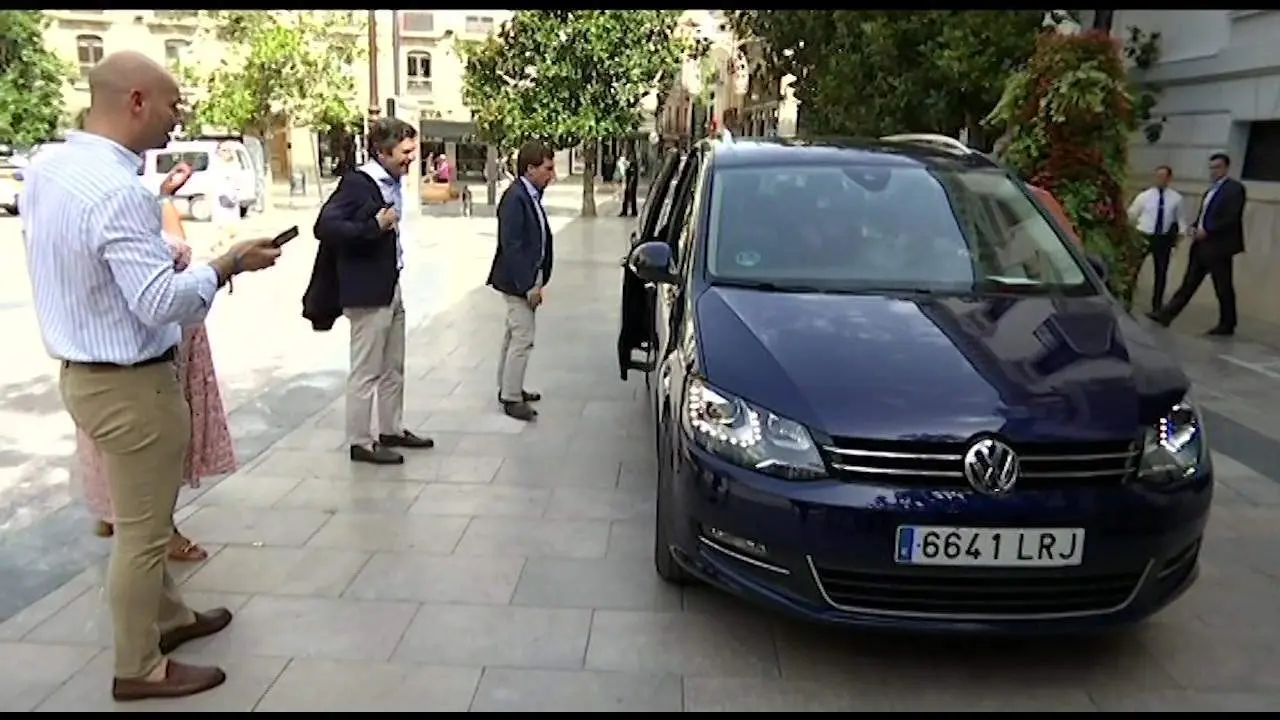 Primera visita institucional de Almeida al Ayuntamiento de Granada