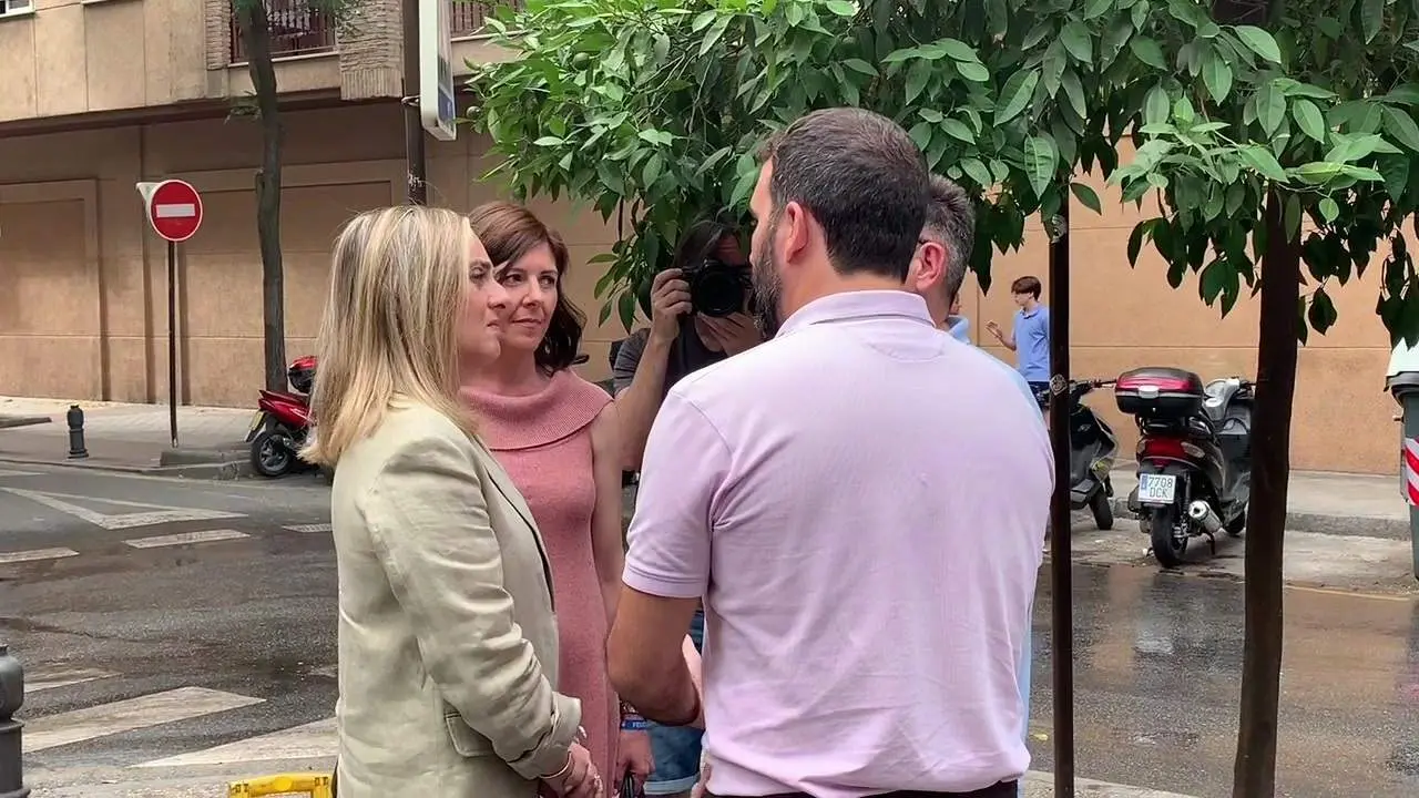 Las brigadas de limpieza se despliegan por los barrios para "poner al d&iacute;a" la ciudad
