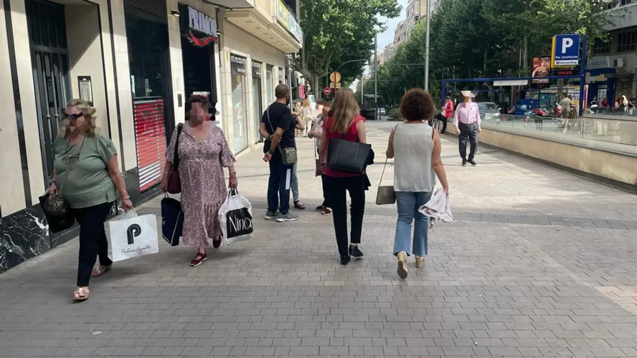 Jiennenses por la calle Rold&aacute;n y Mar&iacute;n. - Viva Ja&eacute;n.