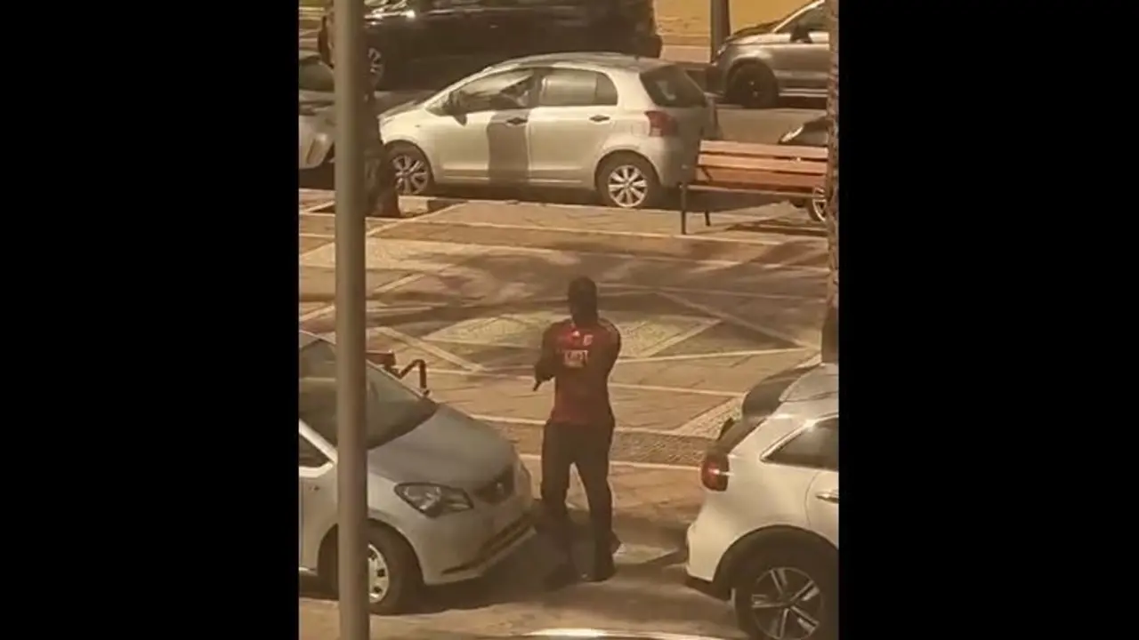 La Polic&iacute;a investiga un tiroteo junto a un centro comercial en Puerto Ban&uacute;s, en Marbella