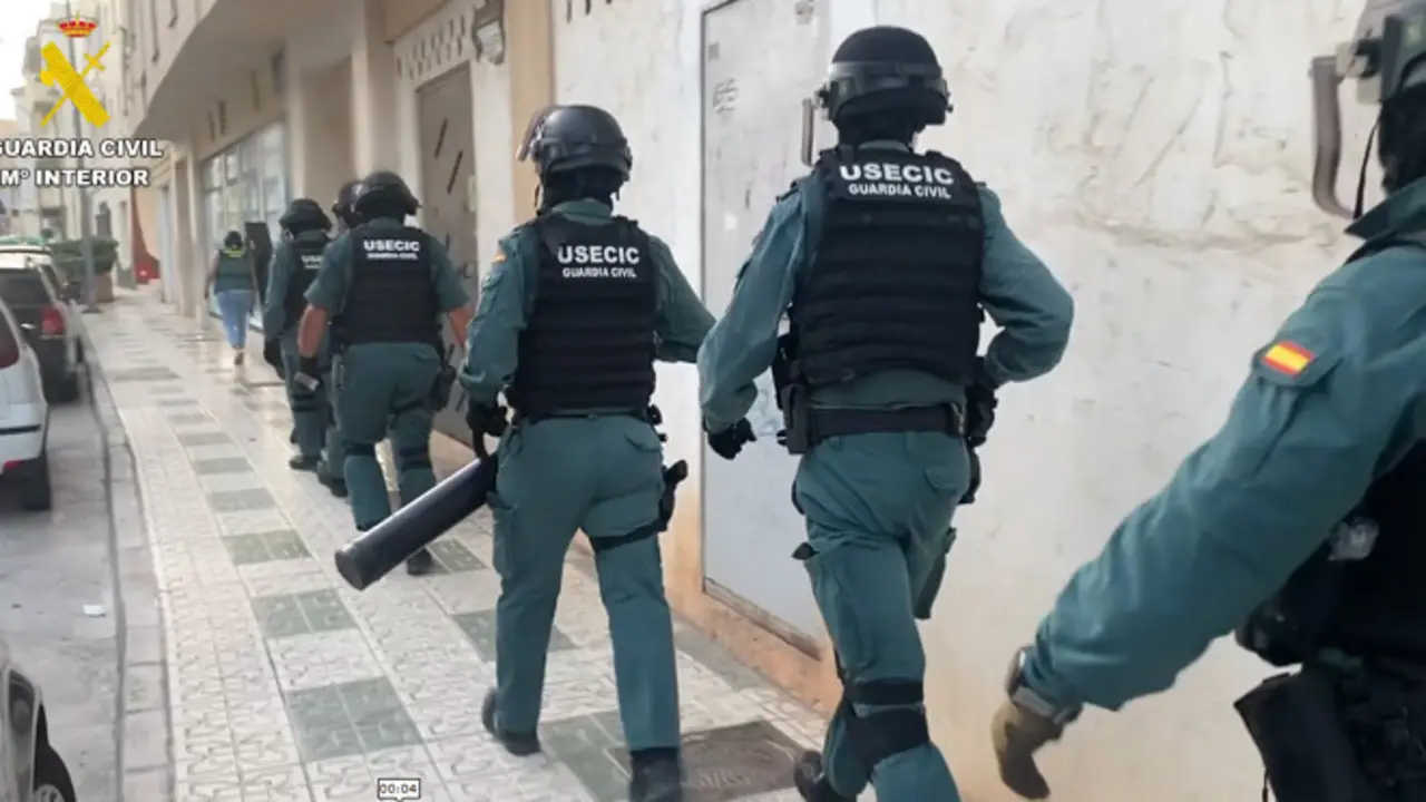 Ocho detenidos por pertenecer a 2 redes dedicadas al robo en casas y al tr&aacute;fico de drogas