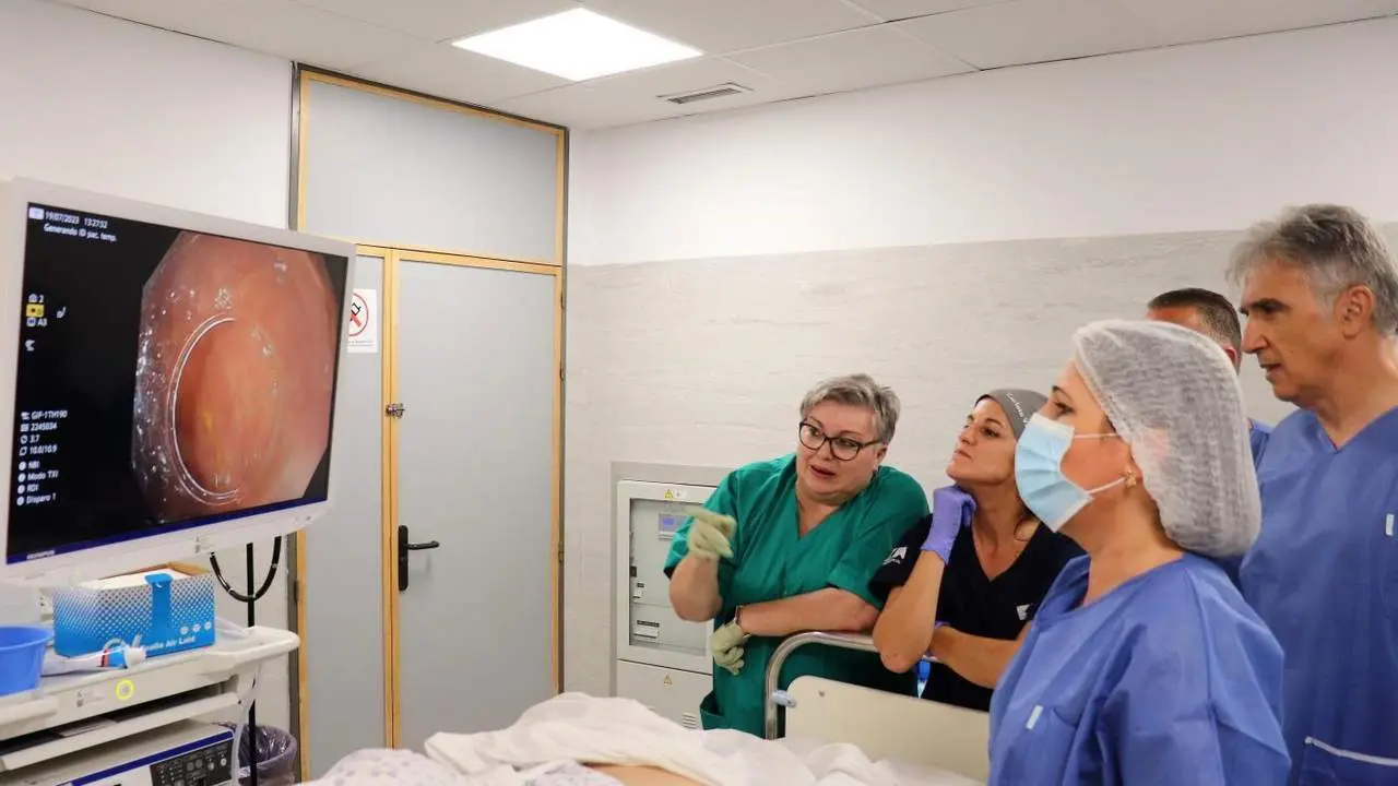 Nueva t&eacute;cnica para extirpar tumores en el Juan Ram&oacute;n Jim&eacute;nez. - VH