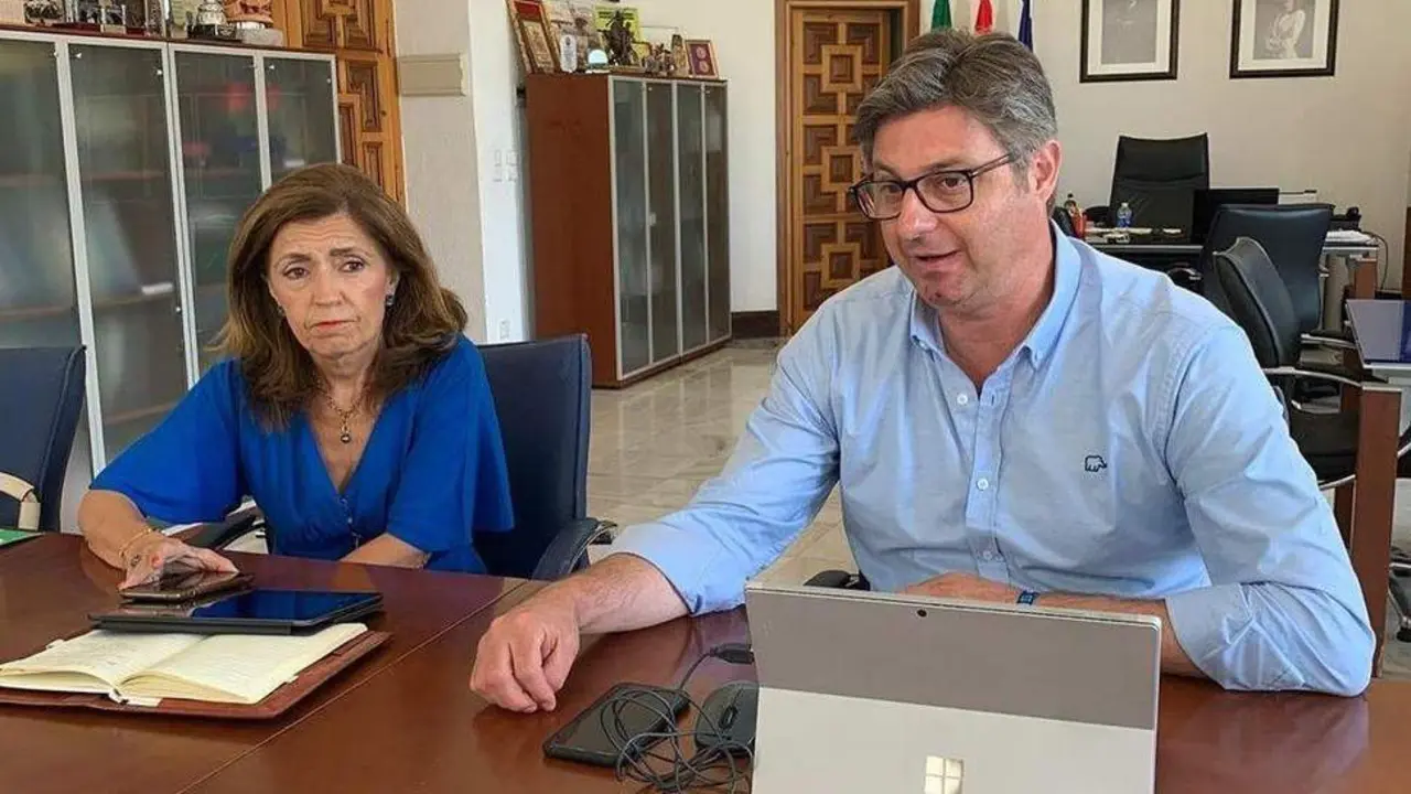 La delegada de Salud en la reuni&oacute;n junto al alcalde. - 