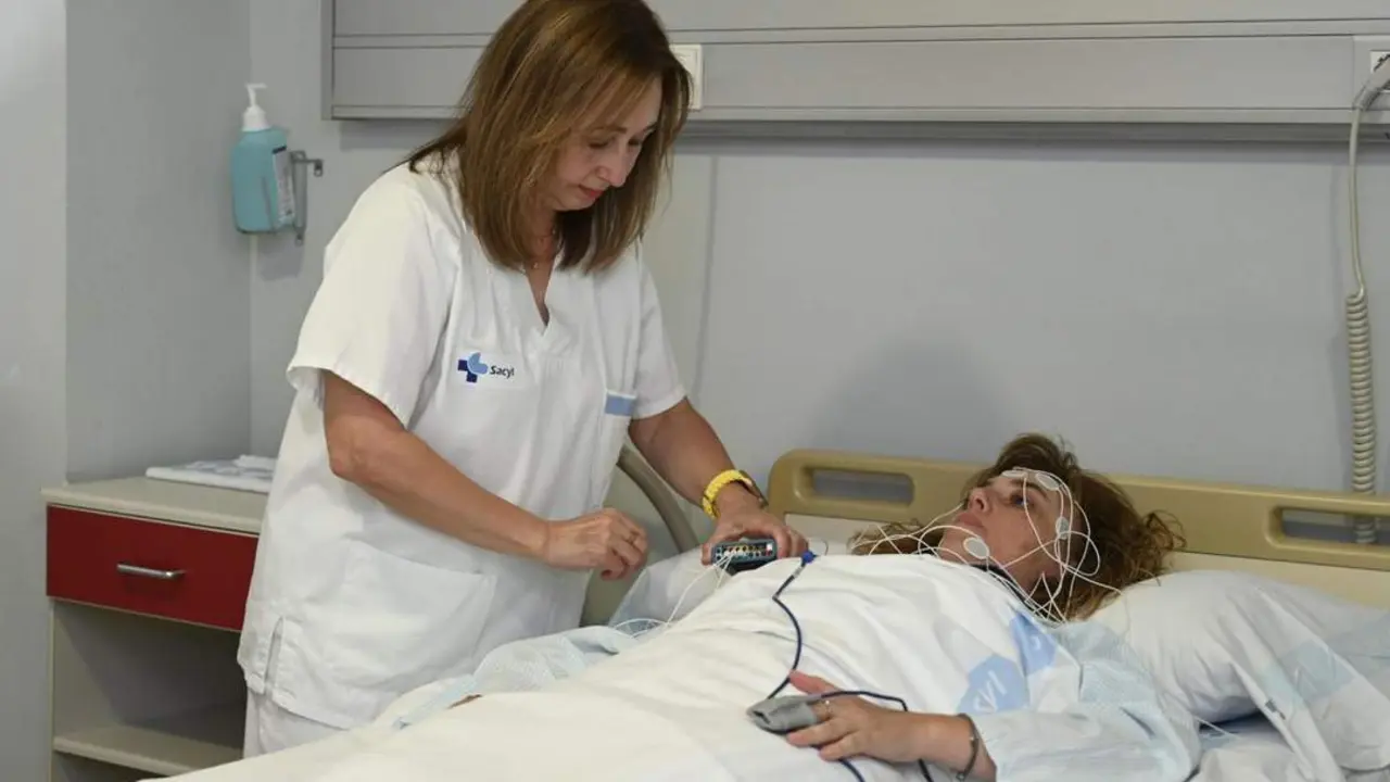 Prueba para diagnosticar apnea. - EFE/ Almudena &Aacute;lvarez