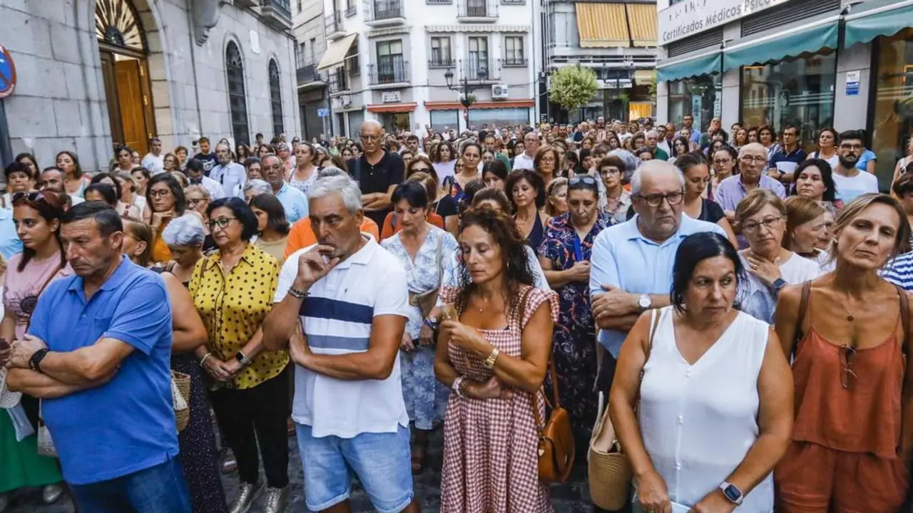 Concentraci&oacute;n de vecinos en Pozoblanco. - EFE