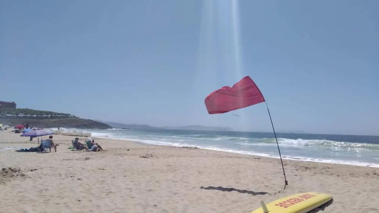 Zona restringida al ba&ntilde;o en una zona de la playa de Montalvo. - Ayuntamiento