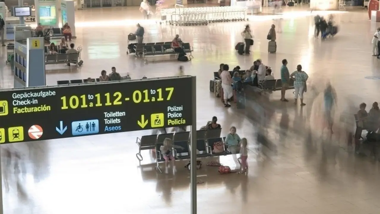  Imagen de archivo del aeropuerto de M&aacute;laga. - ep