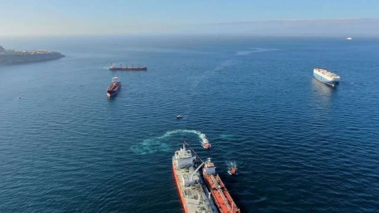 El buque Gas Venus durante el repostaje en aguas de Gibraltar. - Infogibraltar