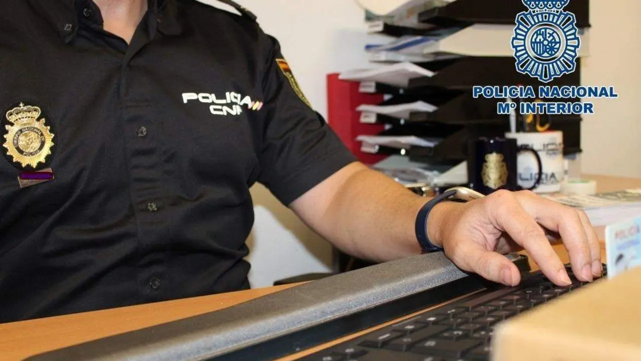 Agente de la Polic&iacute;a Nacional. - 