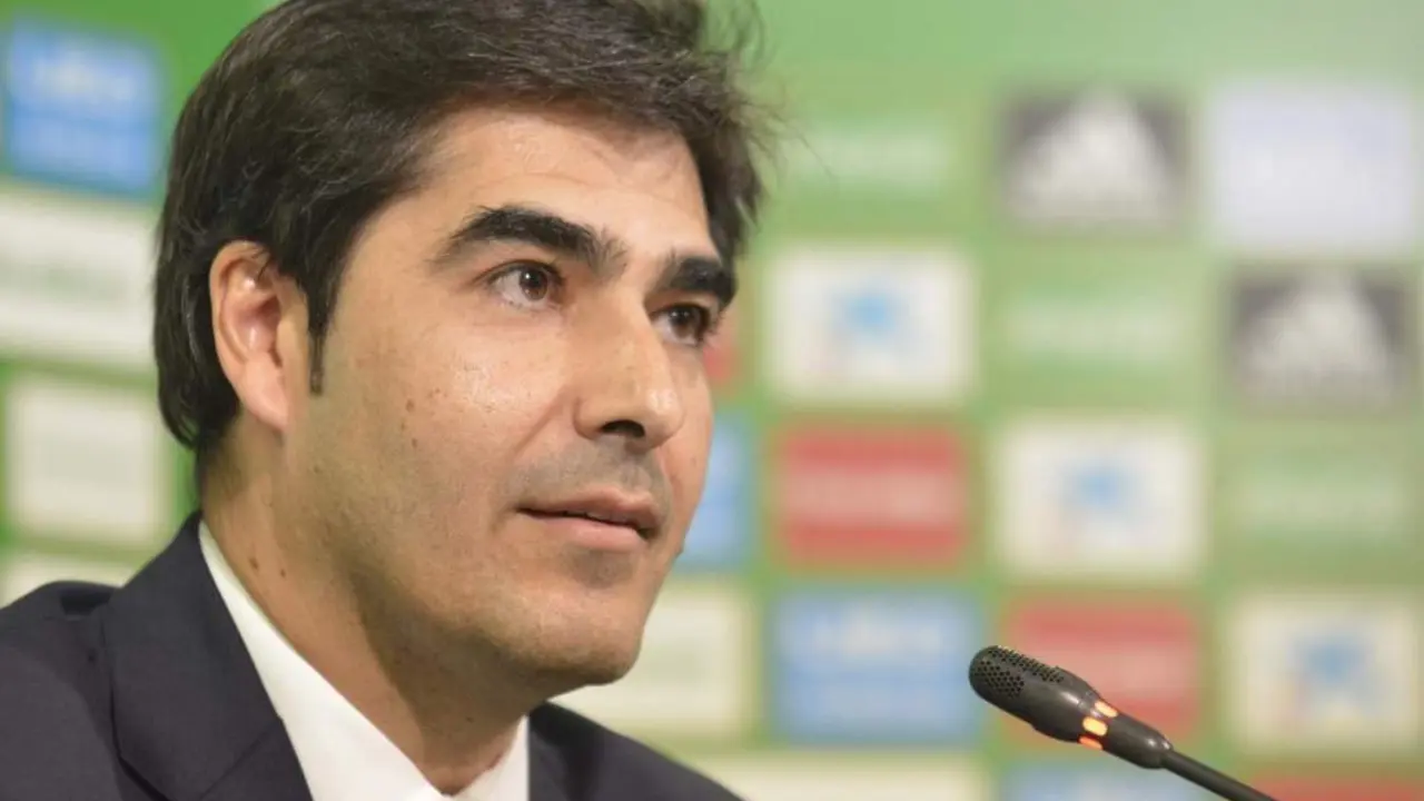 El presidente del Betis, &Aacute;ngel Haro, durante una rueda de prensa.  - rbb
