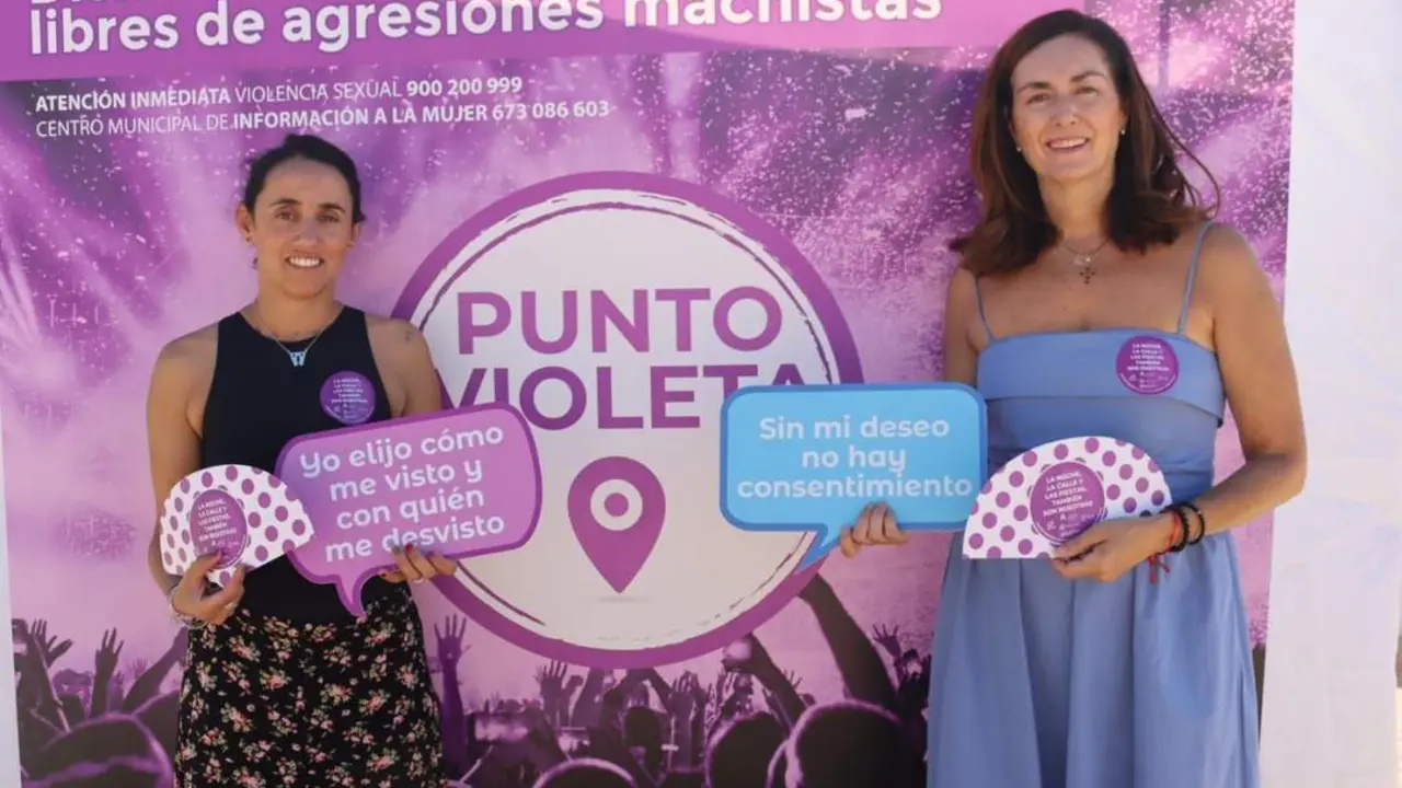 La delegada de Igualdad y la presidenta de Rondafem.  - 