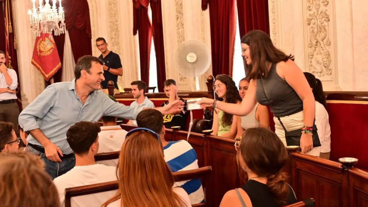 Un momento de la recepci&oacute;n. - Viva