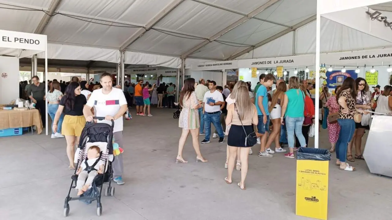Ambiente en Alcal&aacute; Muestra, en la ma&ntilde;ana de este domingo.  - 