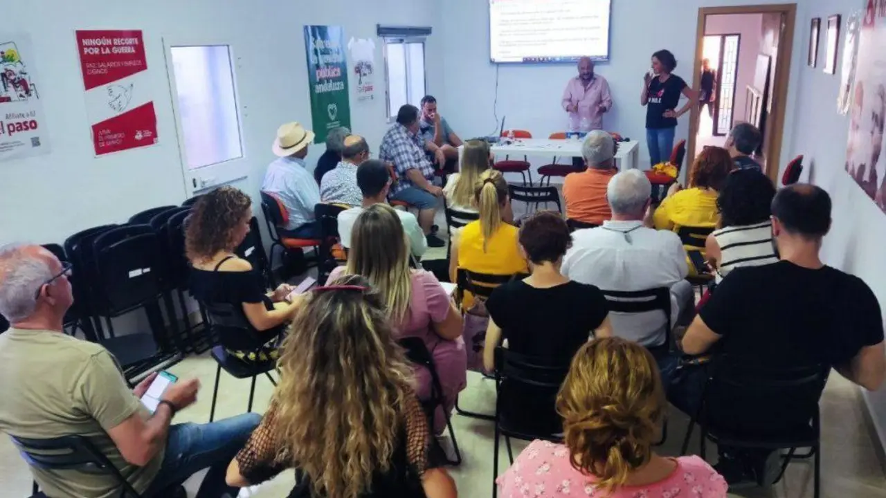 Reuni&oacute;n de las empleadas con los responsables de La Confluencia - IU-Ganemos