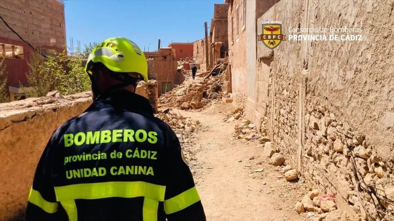 Un efectivo del equipo de rescate de Bomberos de C&aacute;diz en Marruecos. - CONSORCIO DE BOMBEROS DE C&Aacute;DIZ