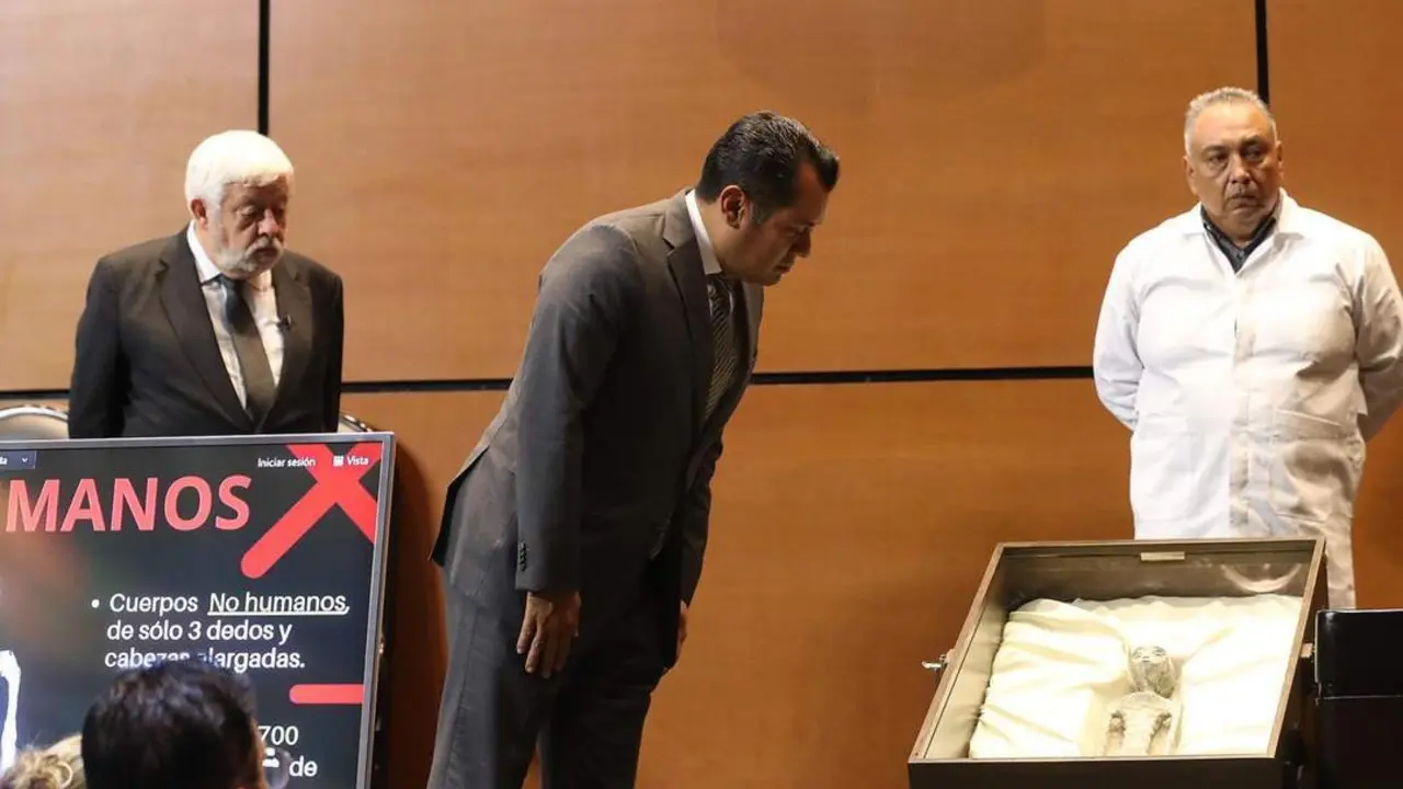 Presentan cuerpos no humanos en Congreso mexicano. - EFE