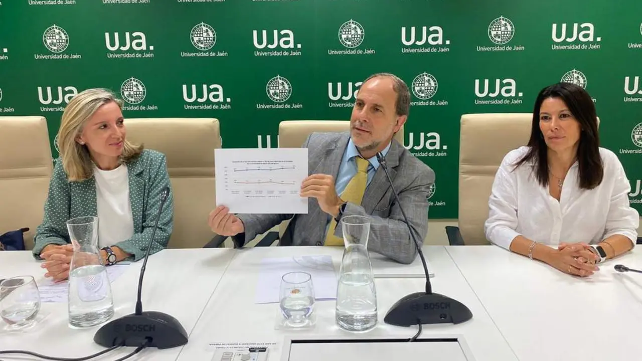 M&ordf; Teresa P&eacute;rez, Nicol&aacute;s Ruiz y Rosa Vallecillo. - Viva Ja&eacute;n.