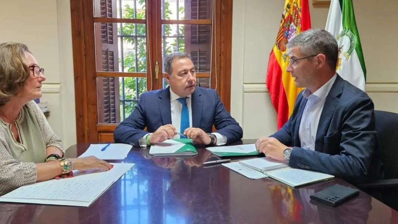 Ricardo S&aacute;nchez; y el alcalde de Valencina de la Concepci&oacute;n.  - AYTO DE VALENCINA