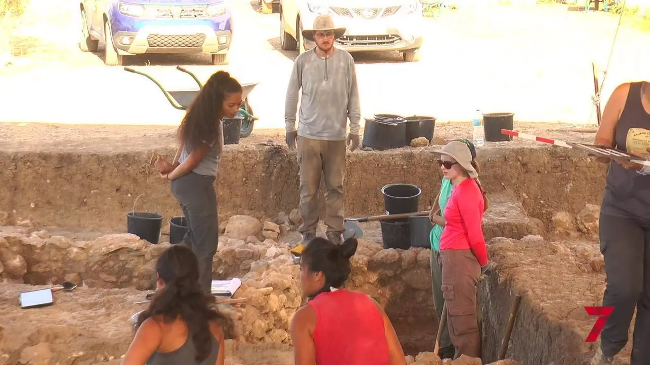 Los arque&oacute;logos destapan en el Cerro del Villar un tesoro hist&oacute;rico del siglo VIII a.C.