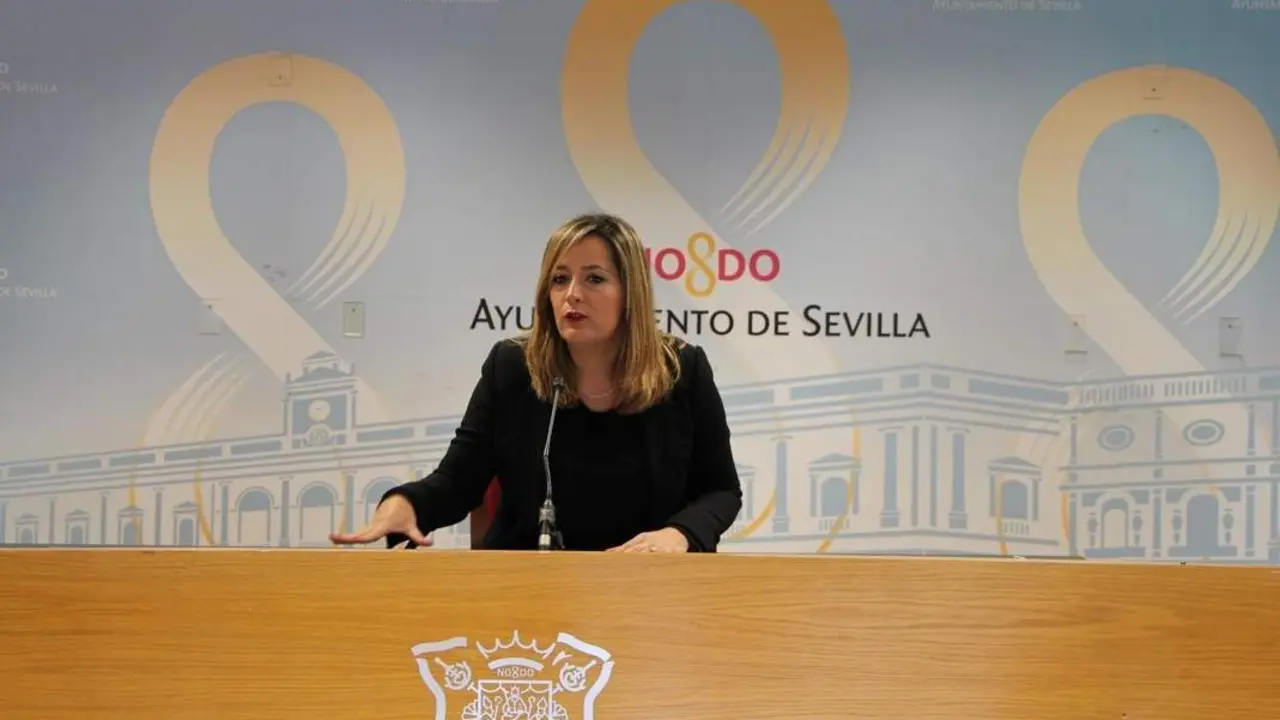 Myriam D&iacute;az en una comparecencia.  - AYTO DE SEVILLA