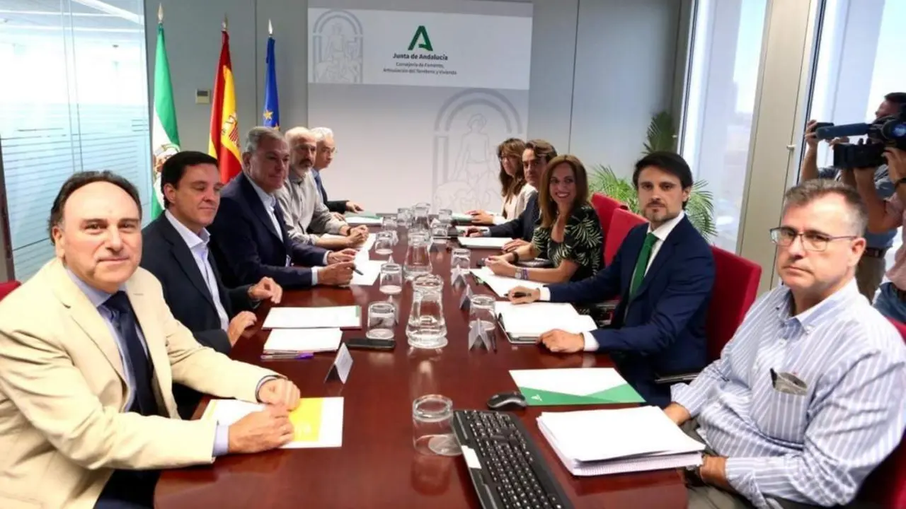 Reuni&oacute;n mantenida por el alcalde de Sevilla y la consejer&iacute;a.  - JUNTA DE ANDALUCIA