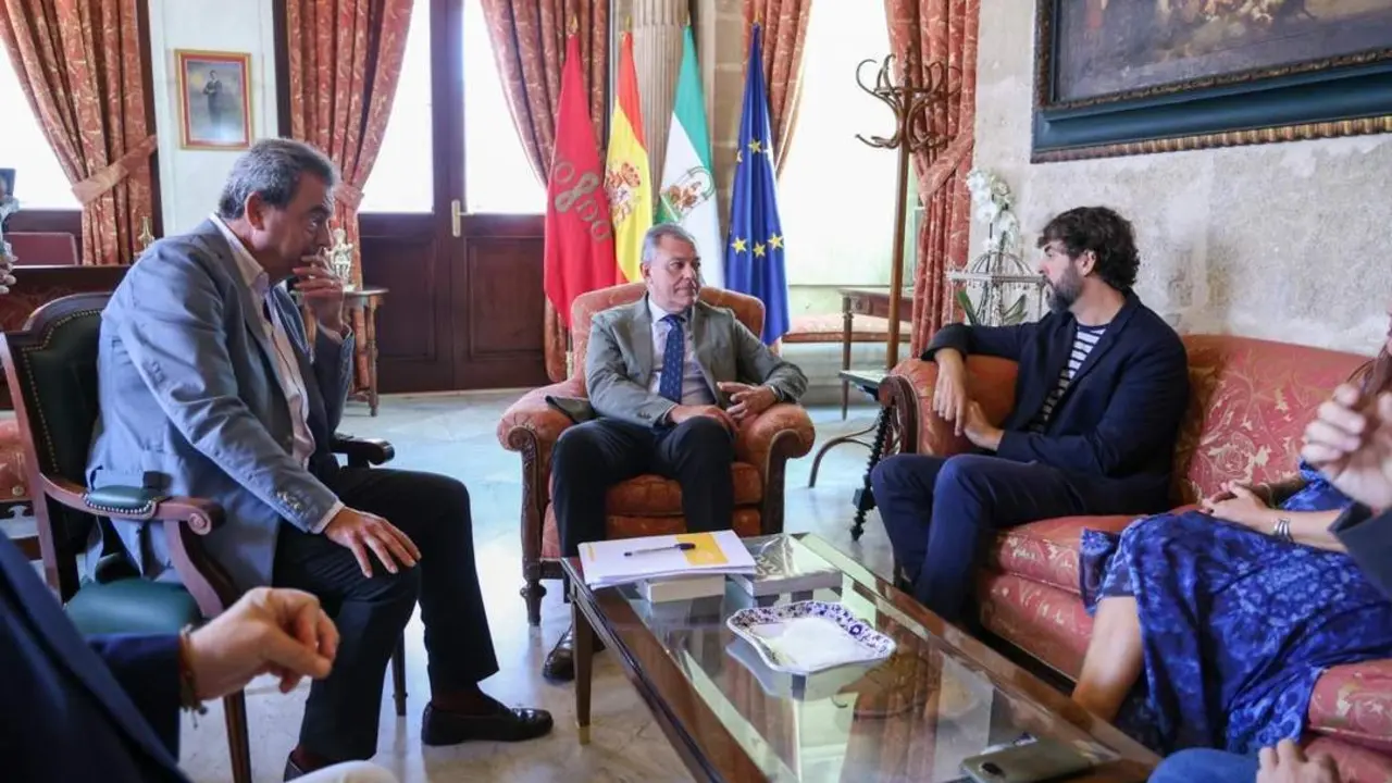 Reuni&oacute;n entre Sanz y Carlos Aristu.  - AYTO DE SEVILLA