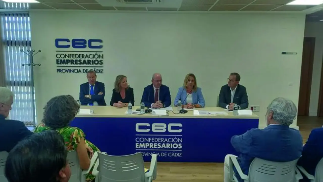 Junta Directiva de la CEC, con S&aacute;nchez Rojas y Almudena Mart&iacute;nez. - VIVA