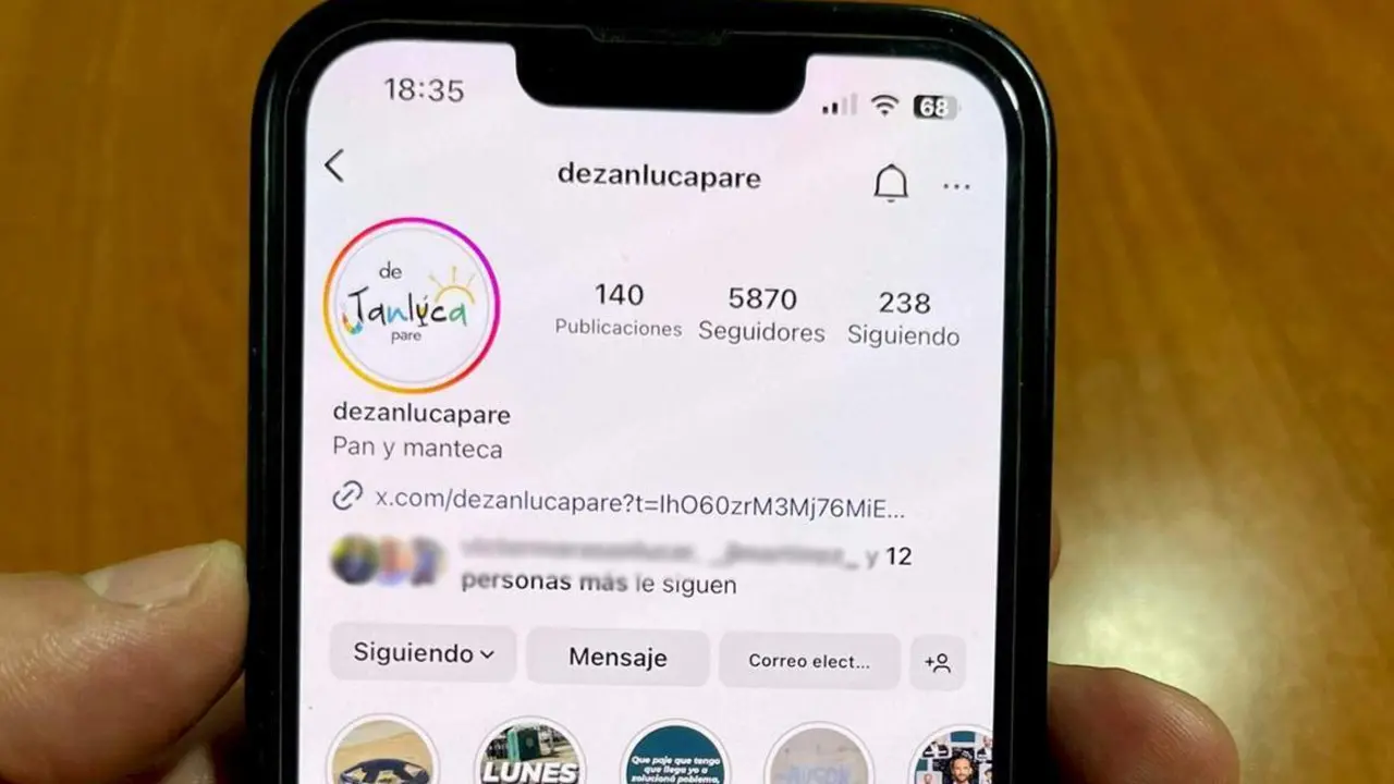 Cuenta @dezaluncapare en Instagram. - AI