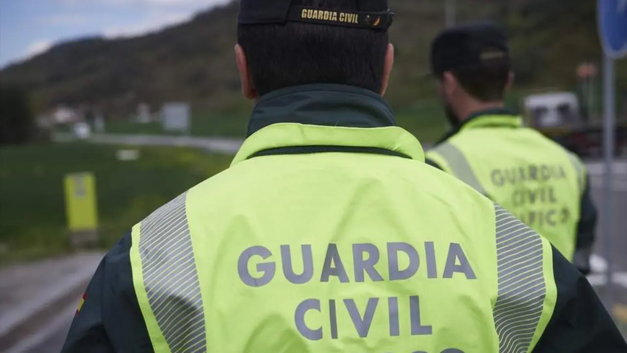 Guardia Civil de Tr&aacute;fico. - E. P.
