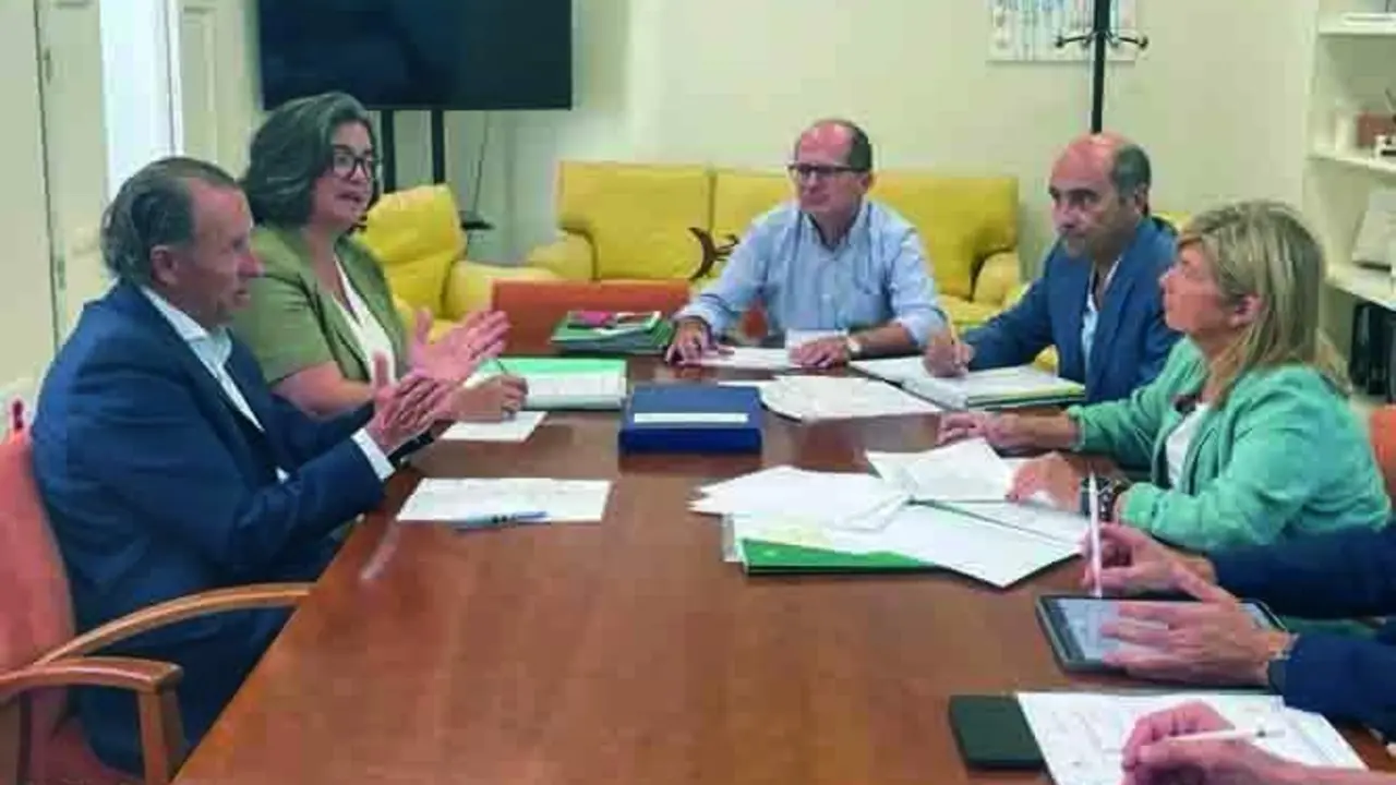 Imagen de la reuni&oacute;n mantenida entre ambas administraciones - VIVA