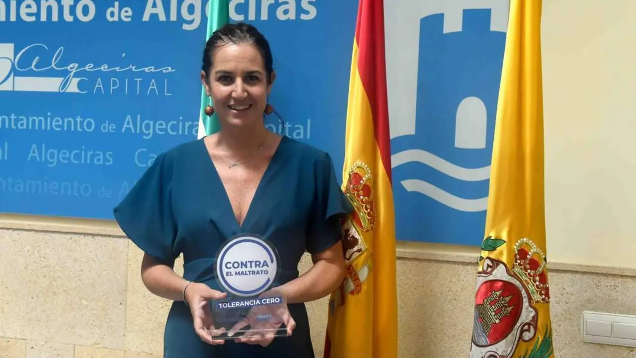 Paula Conesa, con el galard&oacute;n. - A. I.