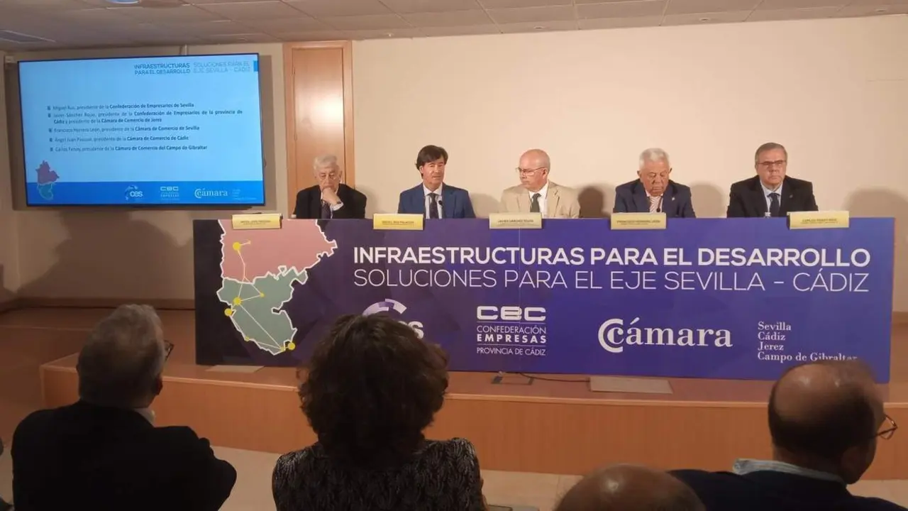 Una imagen de la rueda de prensa de las organizaciones empresariales.  - F.C.A.