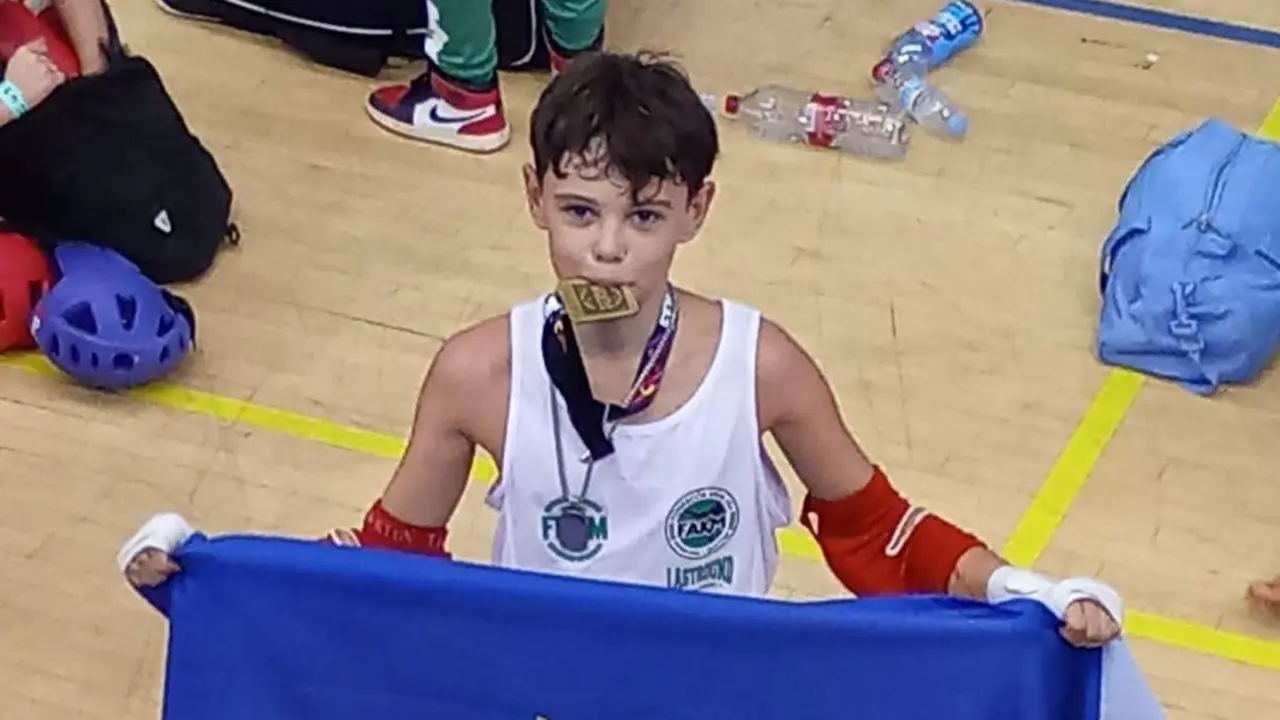 Mart&iacute;n Fern&aacute;ndez, con su medalla de campe&oacute;n de Espa&ntilde;a. - Team Abuelo
