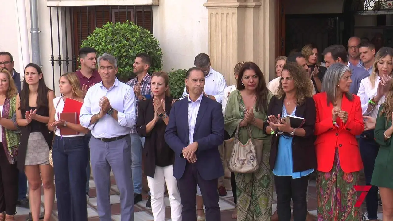 Luto por el asesinato machista de Paqui, que deja tres hu&eacute;rfanos