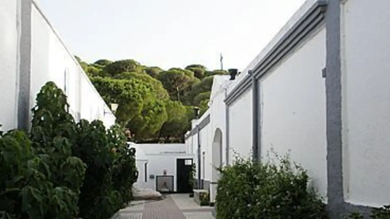 Imagen actual del Cementerio de Barbate, cuya ampliaci&oacute;n se har&aacute; por la parte posterior del mismo - Gema L&oacute;pez