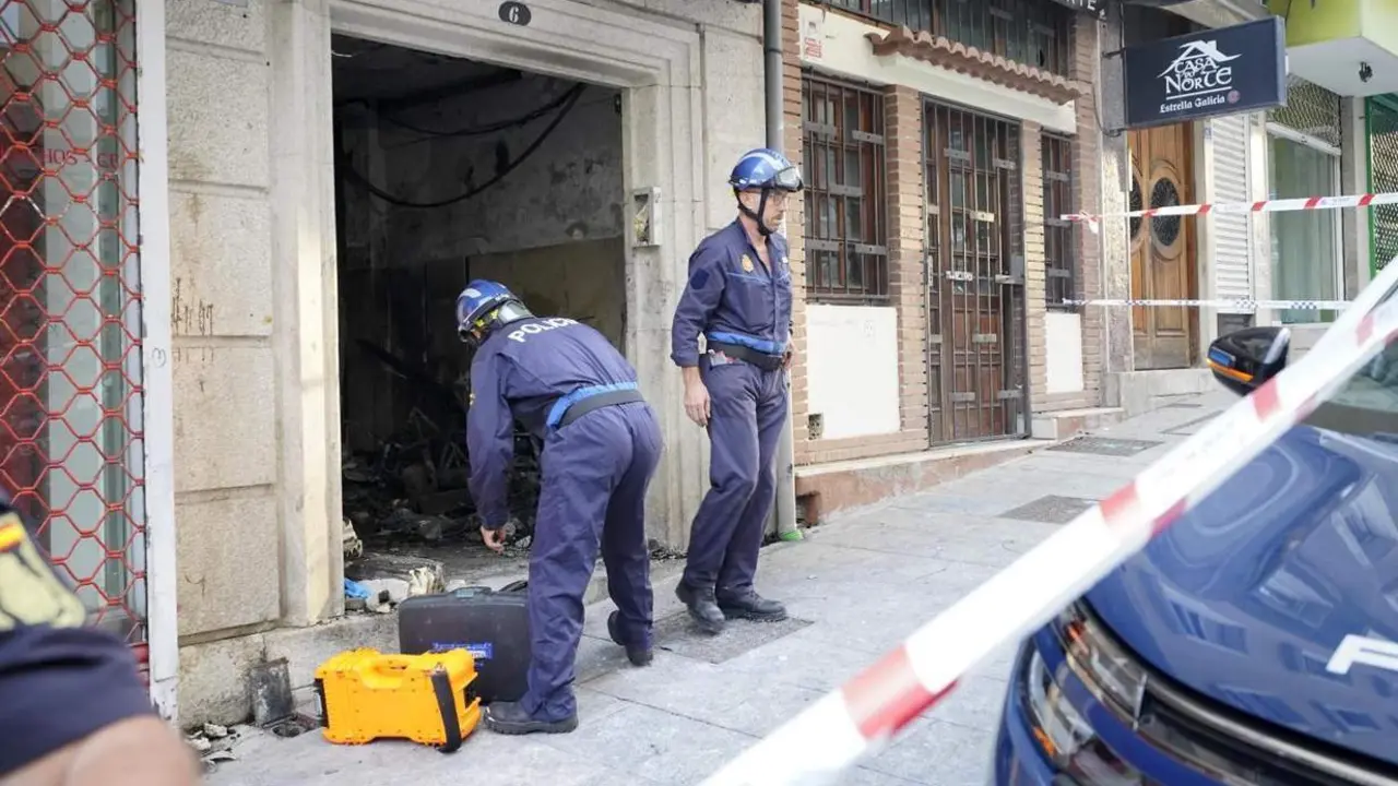 Fallecen cuatro personas en el incendio de un edificio en Vigo. - Europa Press