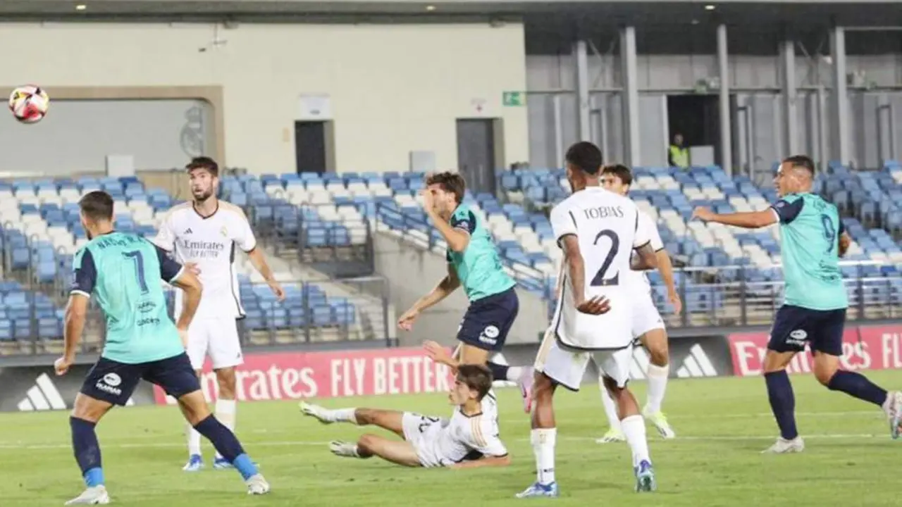 Una acci&oacute;n del partido en el Estadio Alfredo di St&eacute;fano - ASCF
